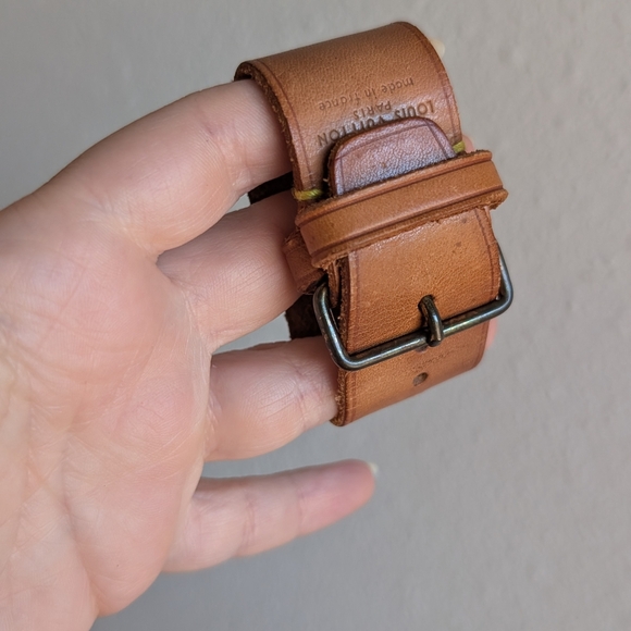 Louis Vuitton Handbags - EUC Louis Vuitton Tan Leather Poignet Strap